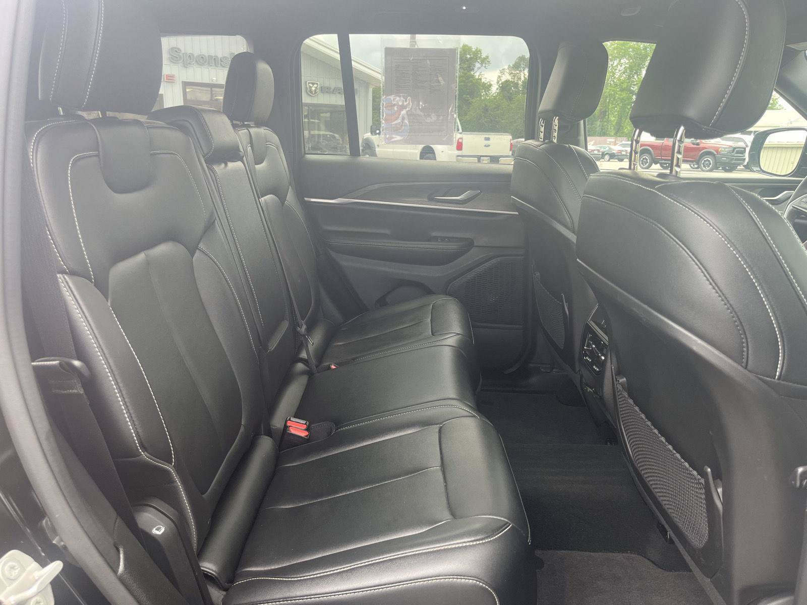 Used 2024 Jeep Grand Cherokee Limited AWD/4WD image 35
