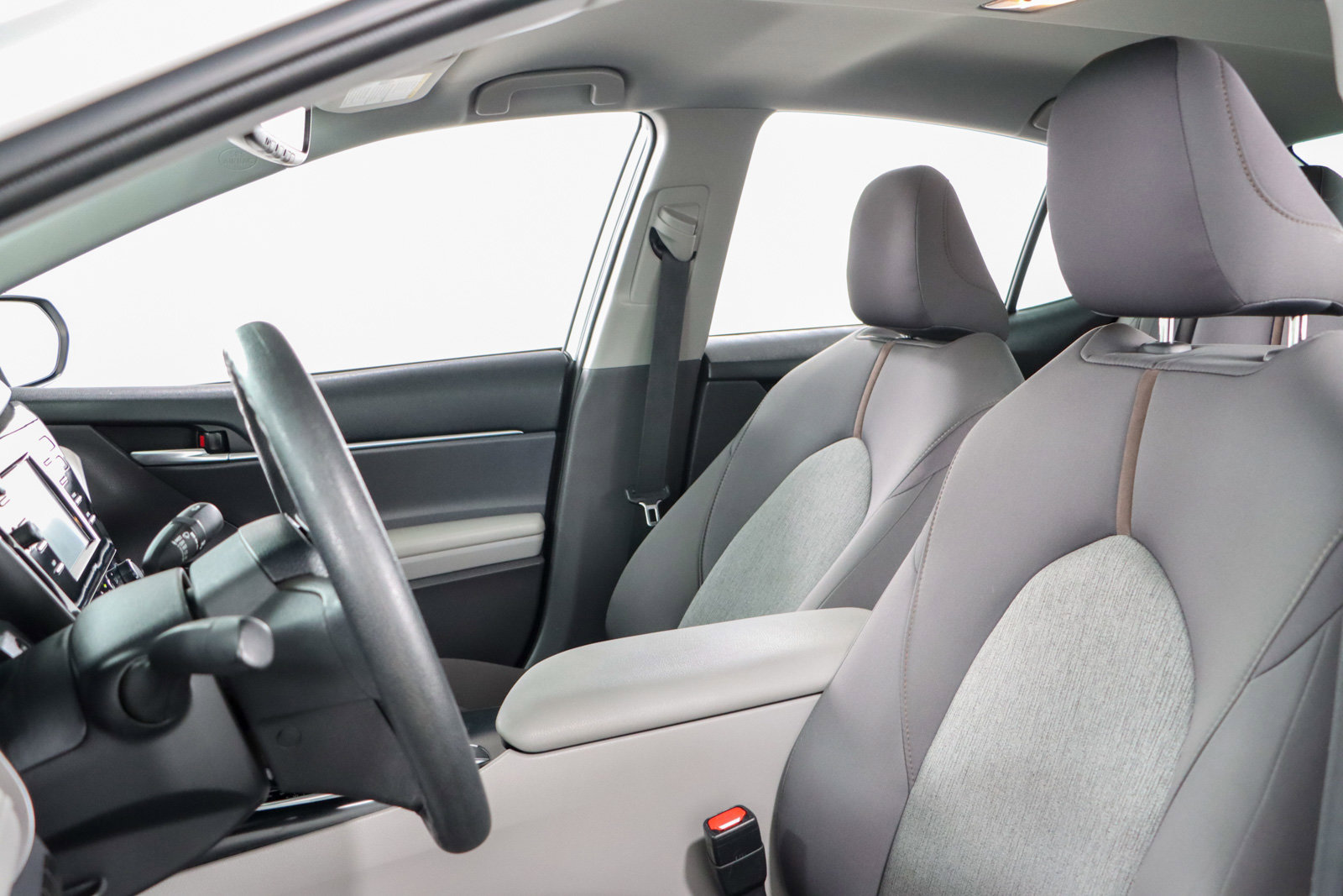 Used 2020 Toyota Camry LE image 23