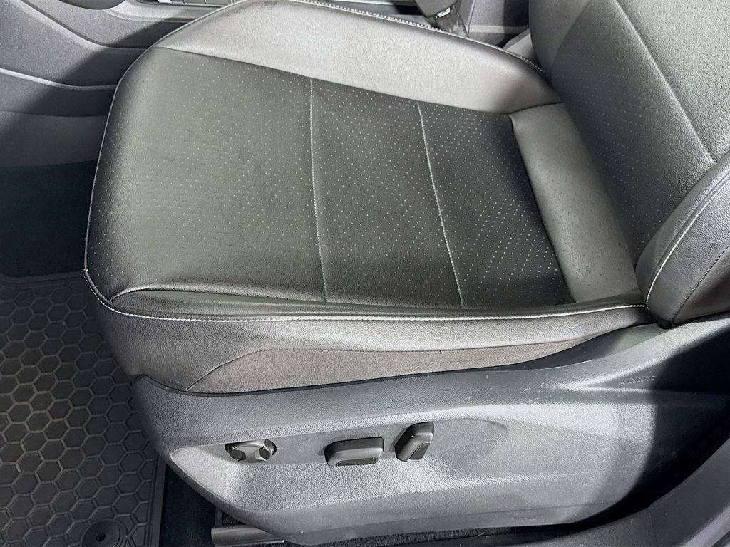 Used 2021 Volkswagen Tiguan SE image 23