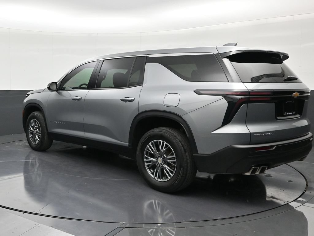 Used 2024 Chevrolet Traverse LS FWD image 3