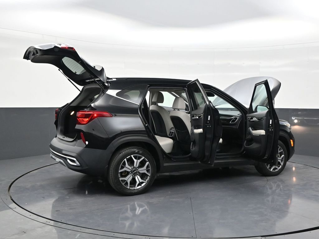 Used 2023 Kia Seltos EX image 29
