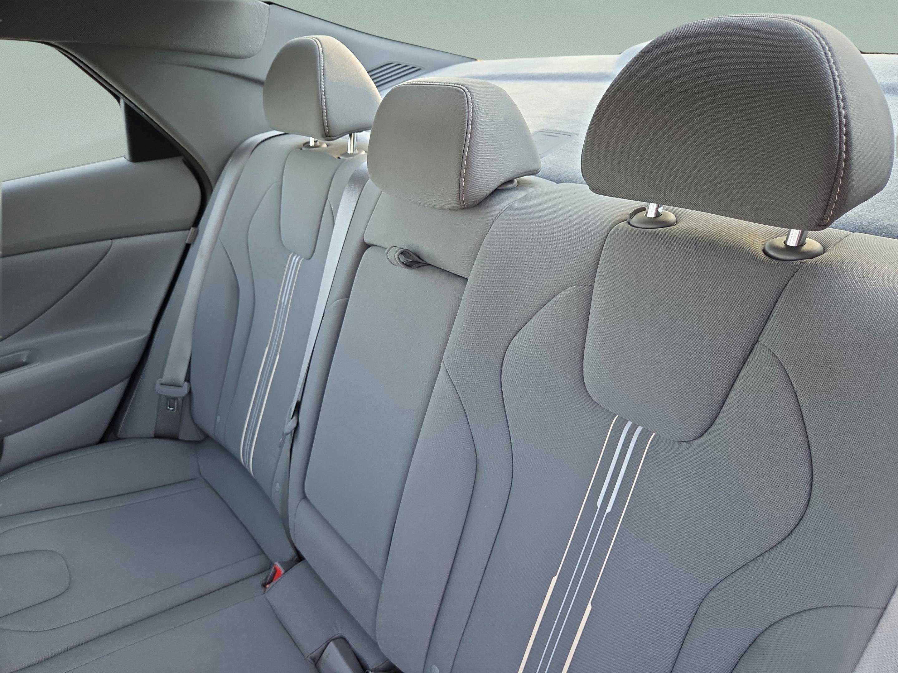 Used 2025 Hyundai Elantra SEL image 30