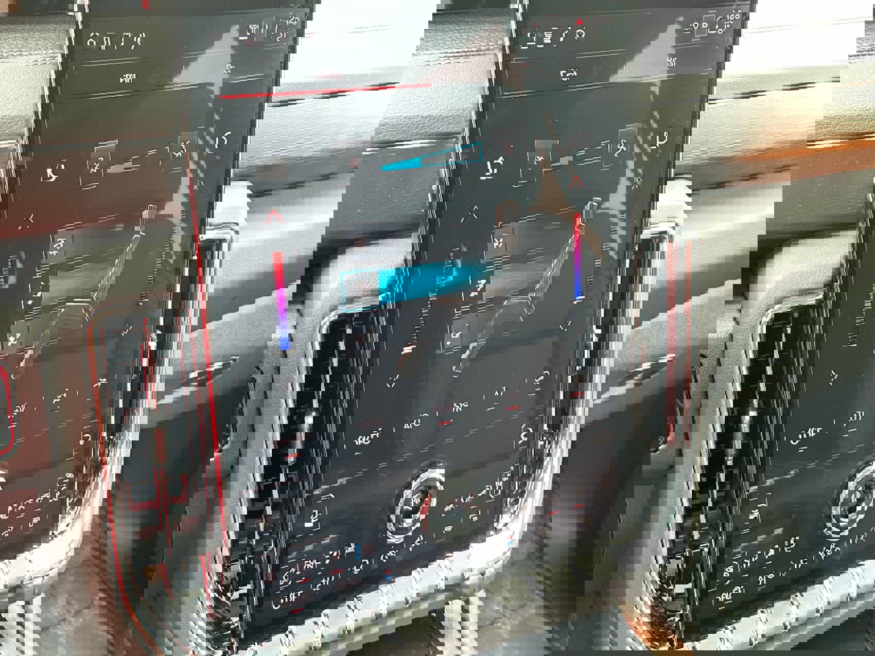 Used 2025 GMC Yukon XL Denali image 10