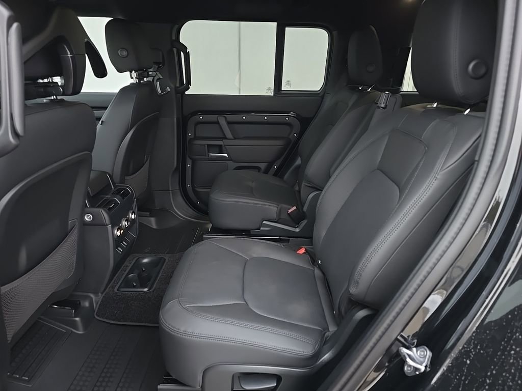 New 2026 Land Rover Defender 130 X-Dynamic SE AWD/4WD image 8