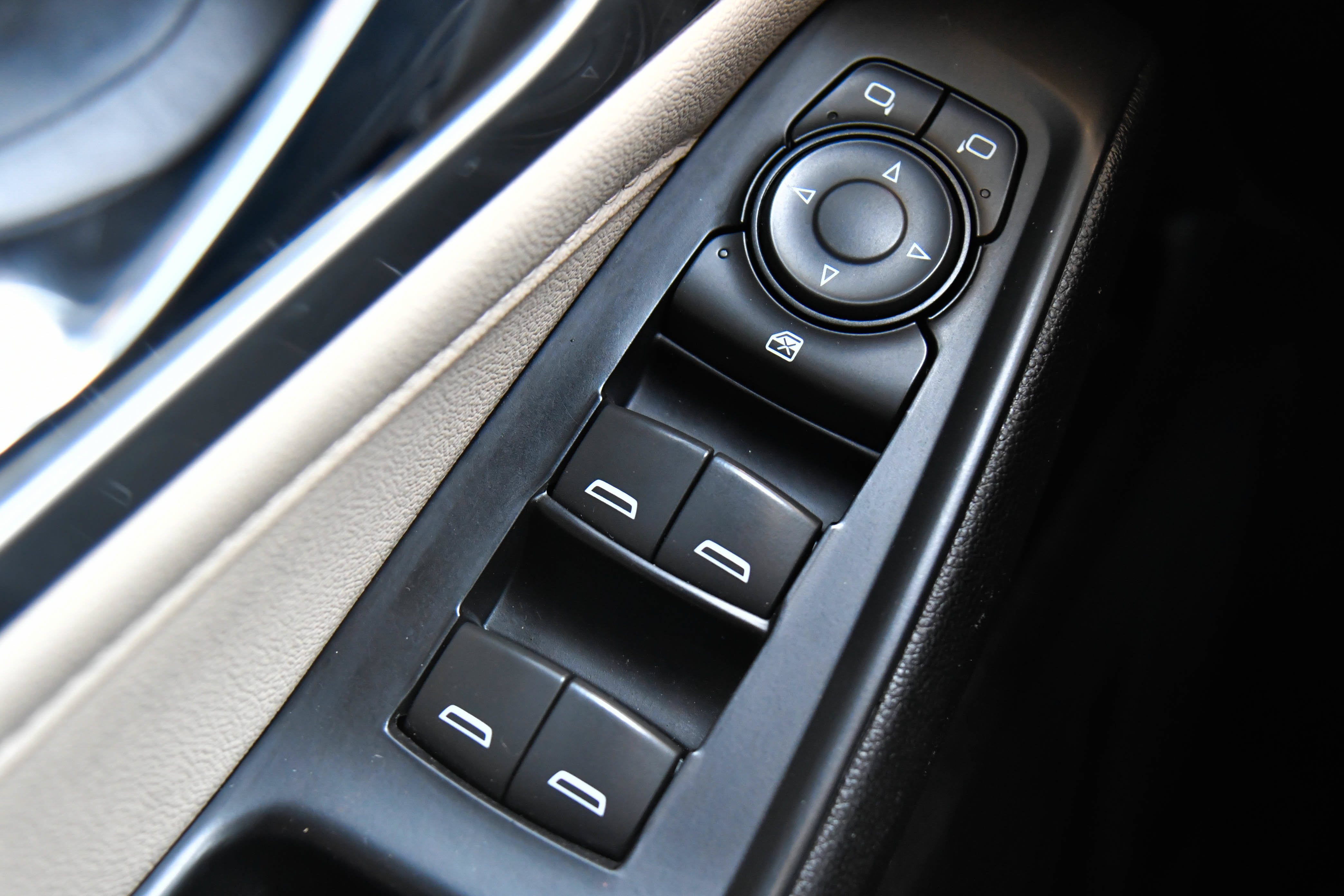 Used 2023 Chevrolet Traverse LS w/ LPO, Cargo Package FWD image 31
