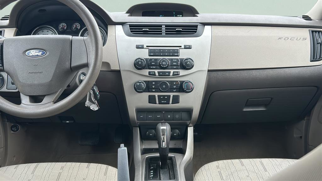 Used 2010 Ford Focus SE image 30