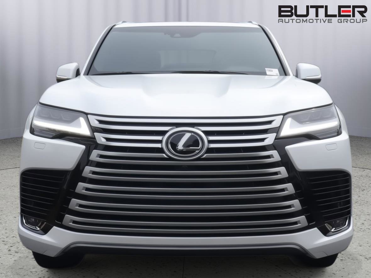 Used 2024 Lexus LX 600 4WD w/ Luxury Package image 2
