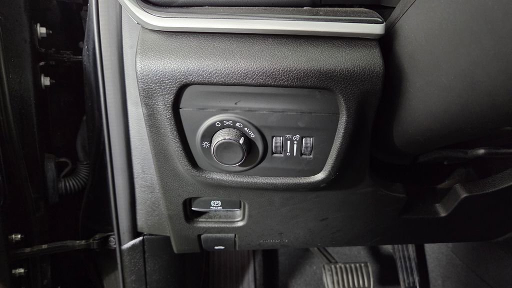 Used 2023 Jeep Grand Cherokee Altitude image 20