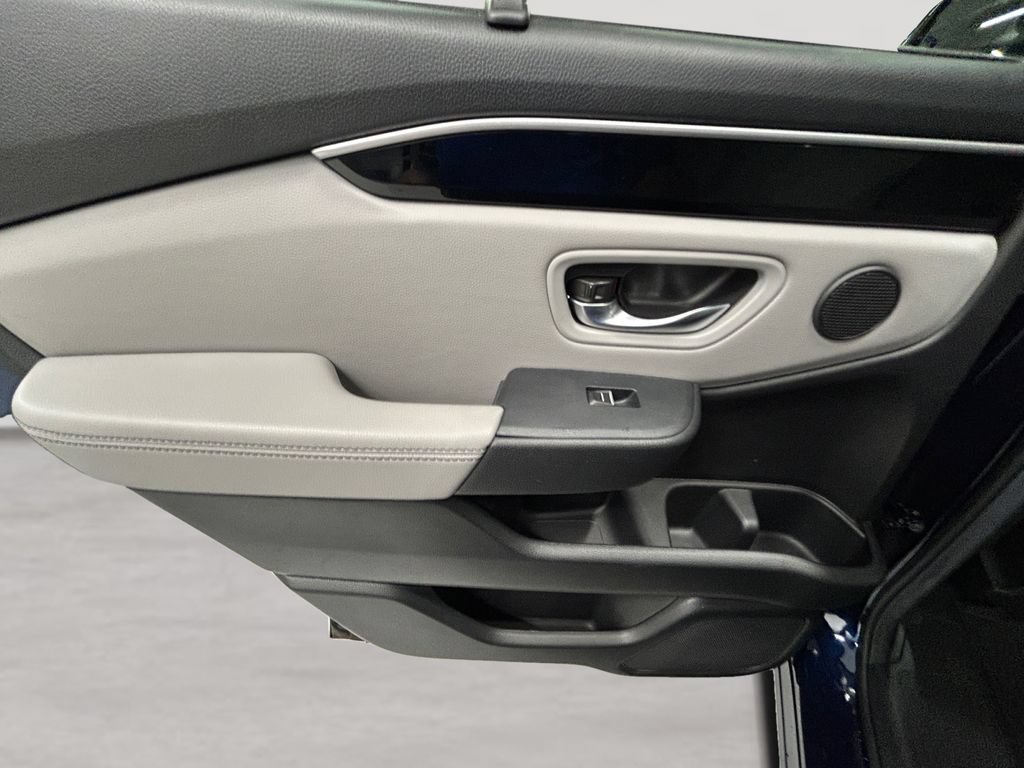 Certified 2025 Honda Pilot Touring image 10