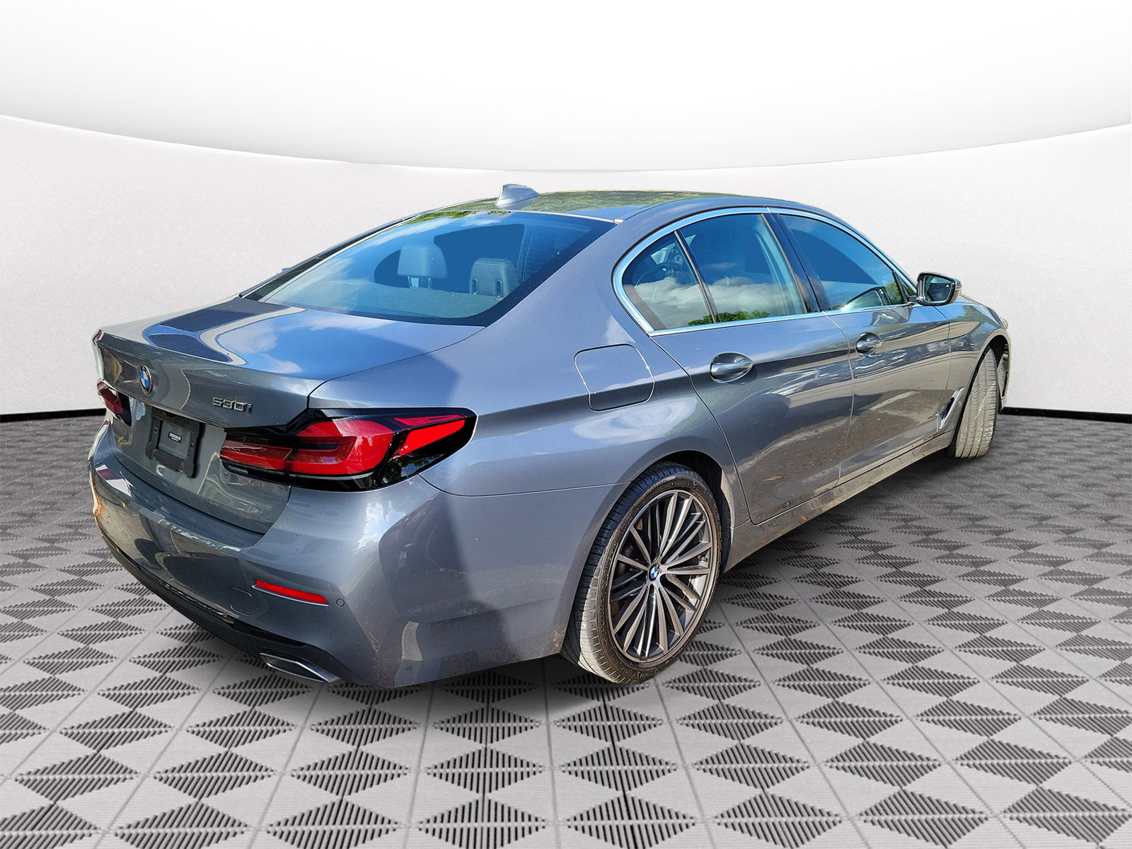 Used 2023 BMW 530i w/ Premium Package RWD image 4
