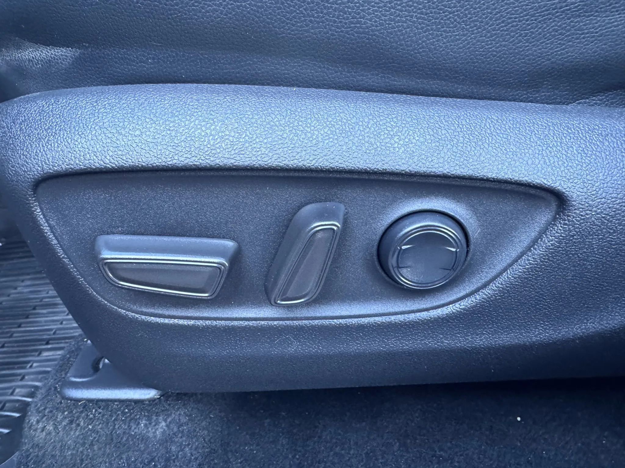 Used 2024 Toyota Highlander XLE image 35