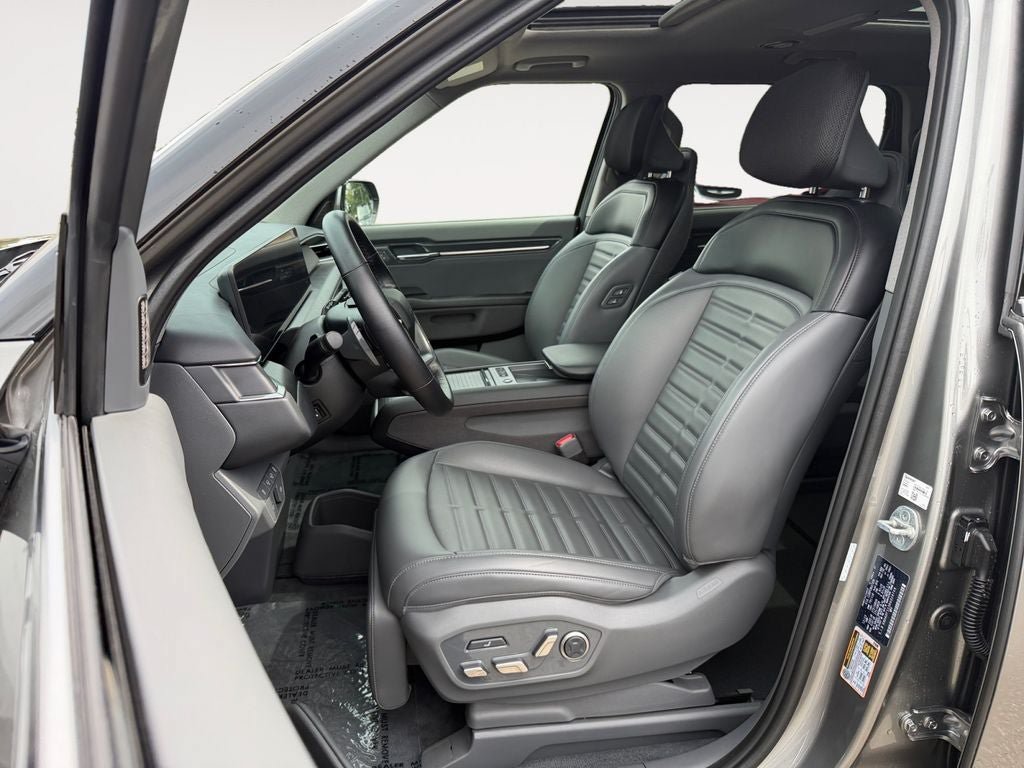 Used 2024 Kia EV9 Land AWD/4WD image 6