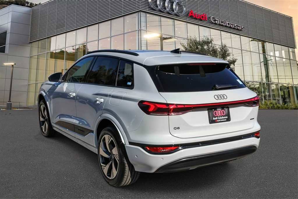 Used 2025 Audi Q6 e-tron Premium Plus w/ Premium Plus image 2