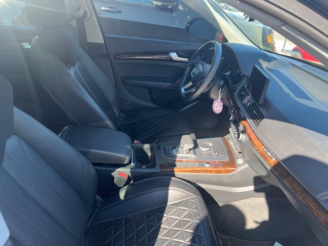 Used 2020 Audi Q5 2.0T Premium w/ Convenience Package AWD/4WD image 4