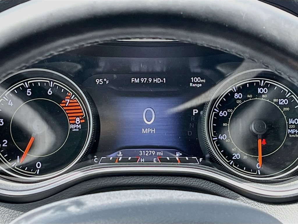 Used 2019 Jeep Cherokee Limited w/ Technology Group FWD image 12