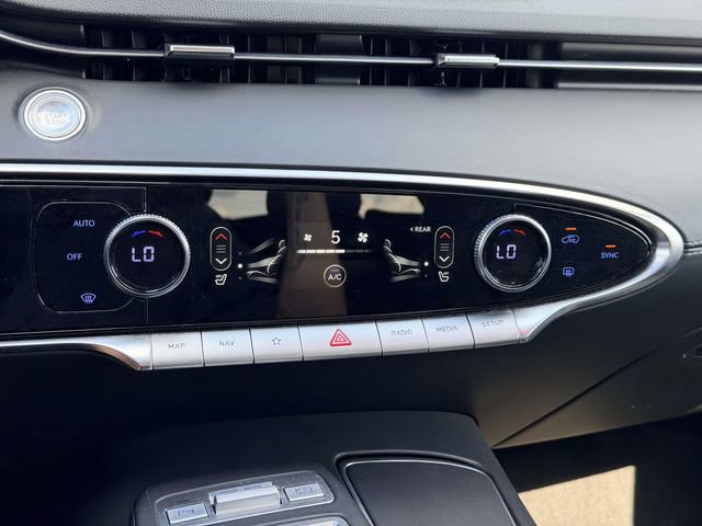Used 2025 Genesis GV70 2.5T AWD/4WD image 21