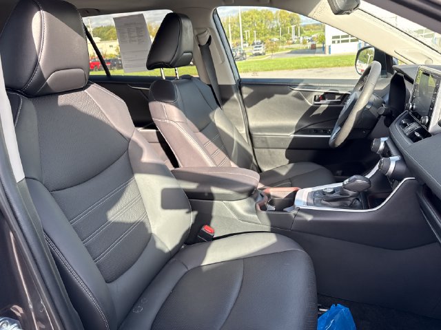 Used 2021 Toyota RAV4 Limited AWD/4WD image 13