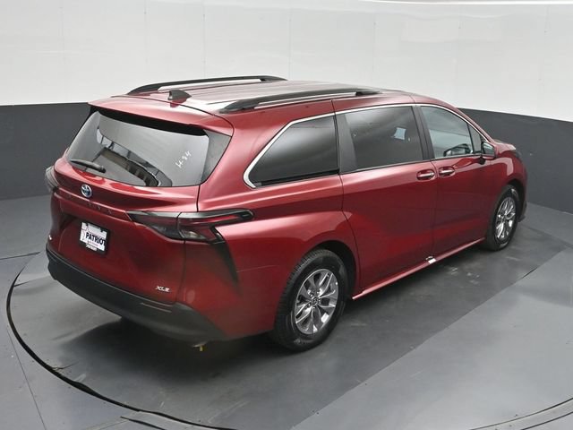 Used 2025 Toyota Sienna XLE FWD image 38