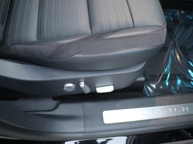 Used 2024 Lincoln Nautilus Reserve w/ Equipment Group 202A image 9