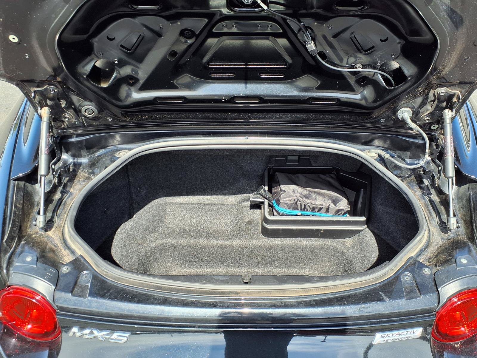 Used 2019 MAZDA MX-5 Miata RF Grand Touring RWD image 13