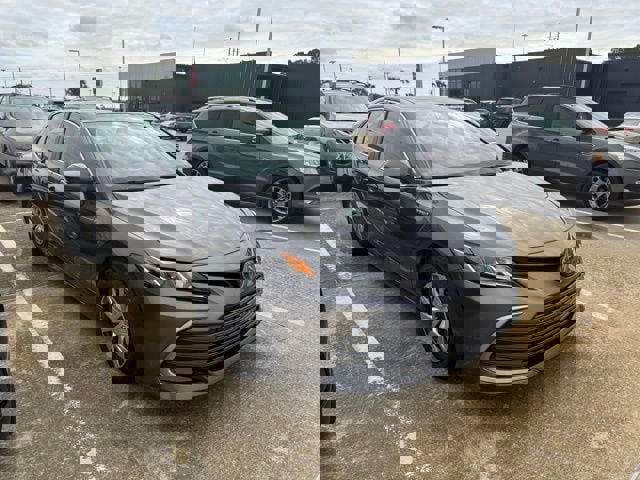 Used 2021 Toyota Camry LE image 23