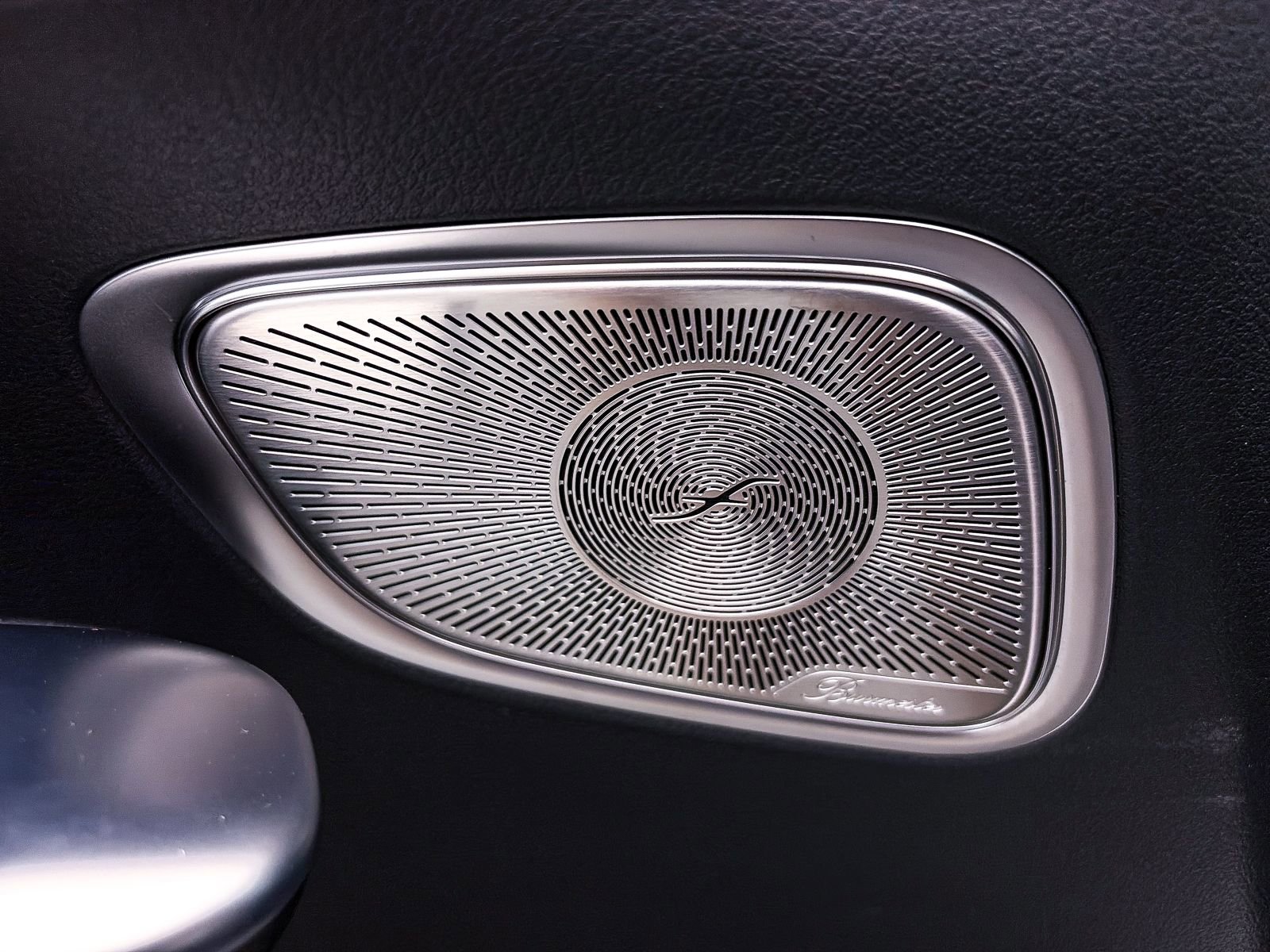 Used 2024 Mercedes-Benz GLC 300 4MATIC w/ AMG Line image 4