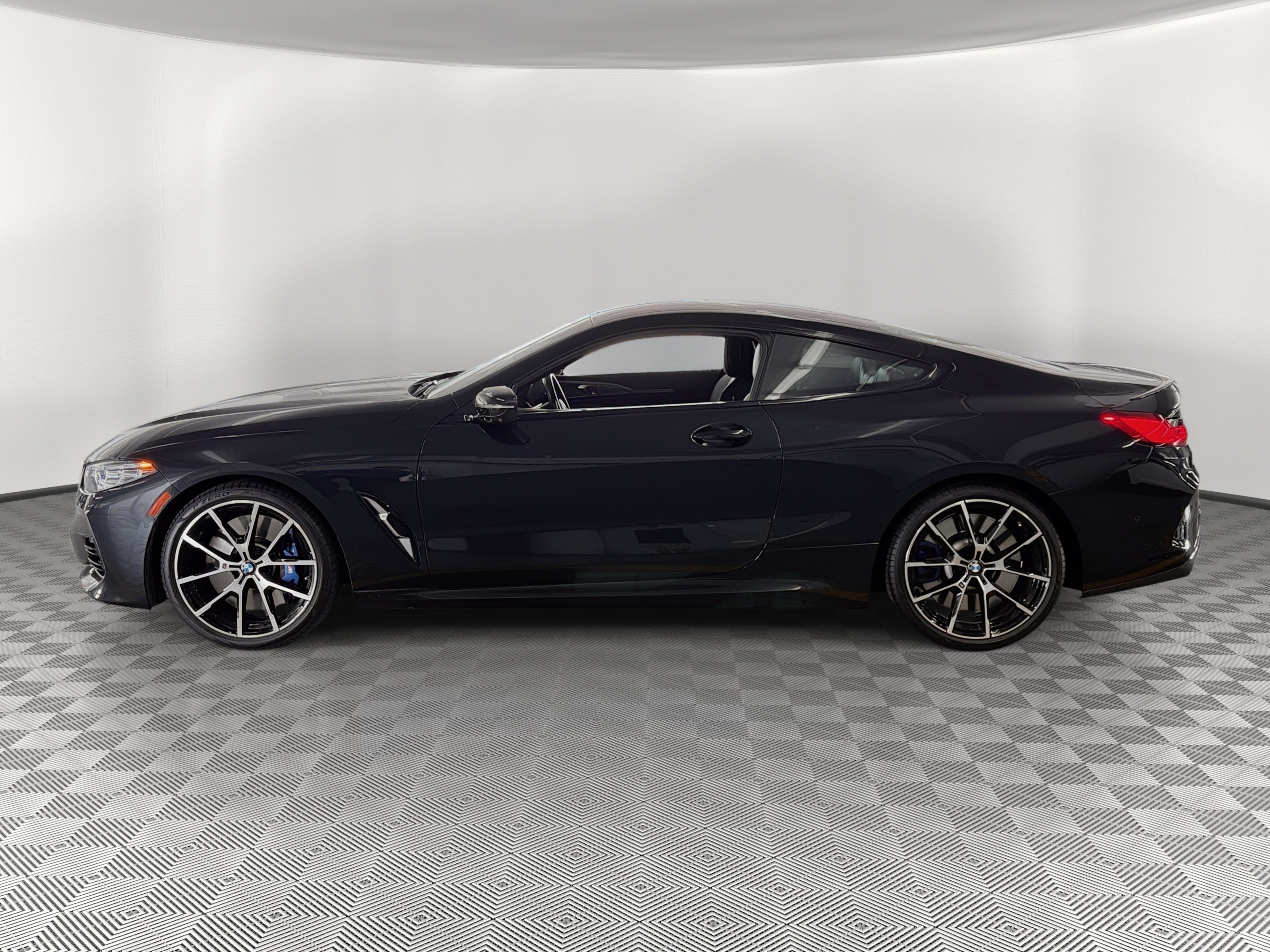 Used 2023 BMW M850i xDrive Coupe w/ Driving Assistance Package AWD/4WD image 2