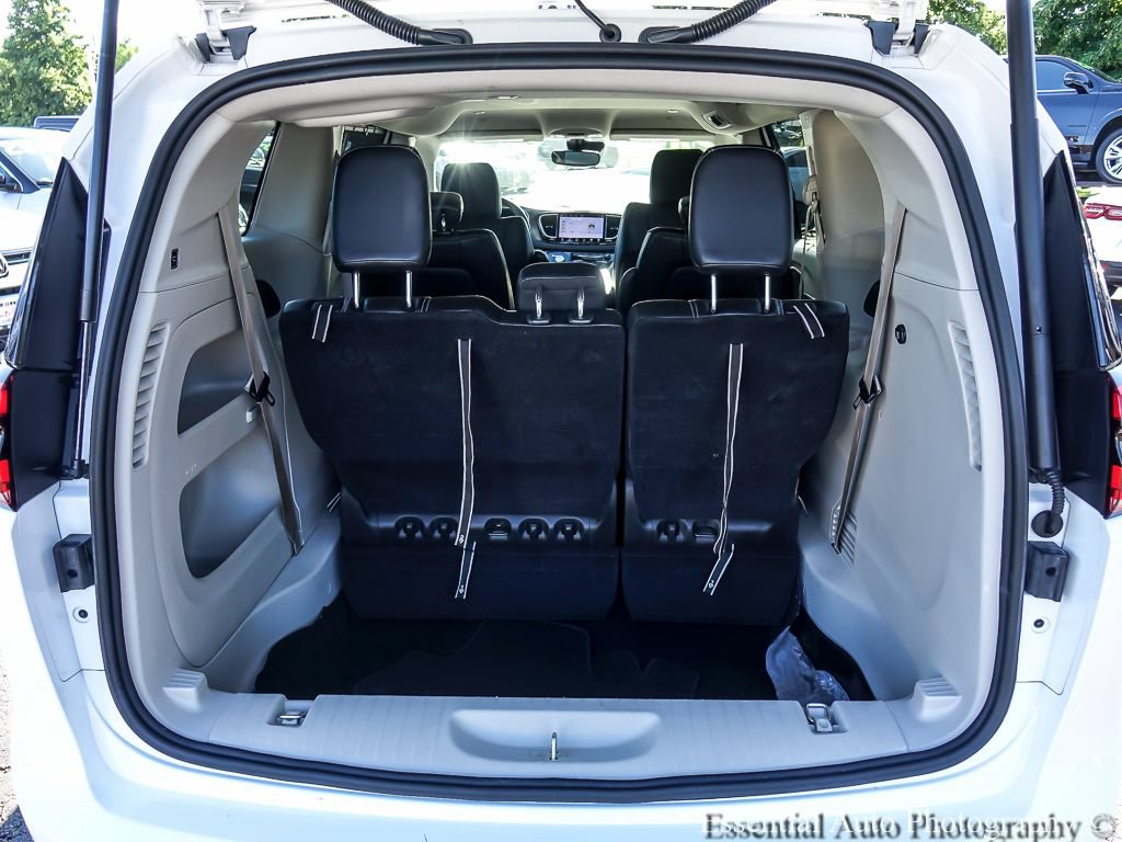 Used 2024 Chrysler Pacifica Touring-L FWD image 25