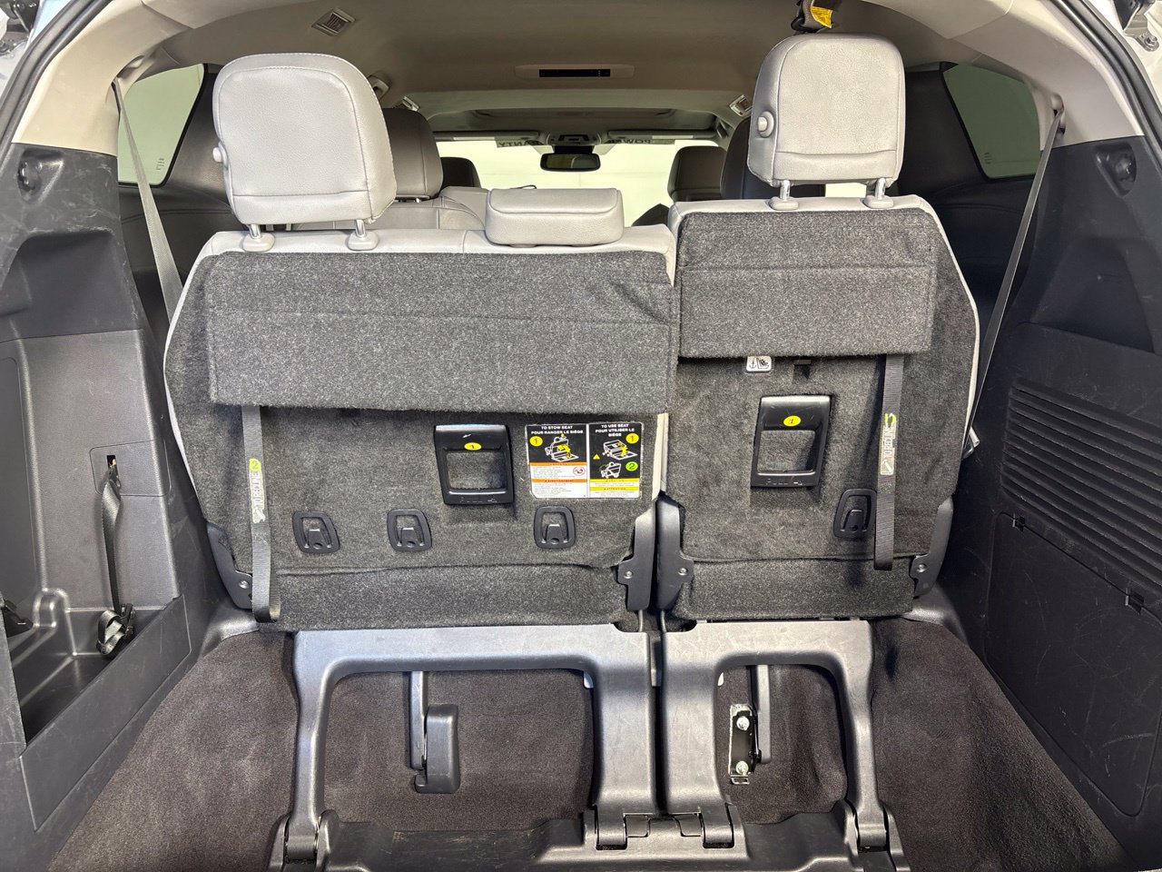 Used 2025 Toyota Sienna XLE FWD image 24