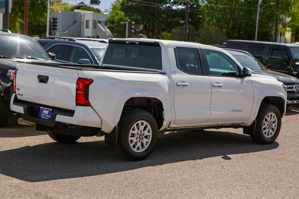 Used 2025 Toyota Tacoma SR5 AWD/4WD image 4