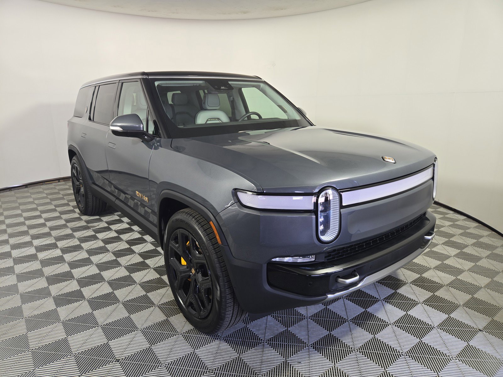 Used 2023 Rivian R1S Adventure AWD/4WD image 7