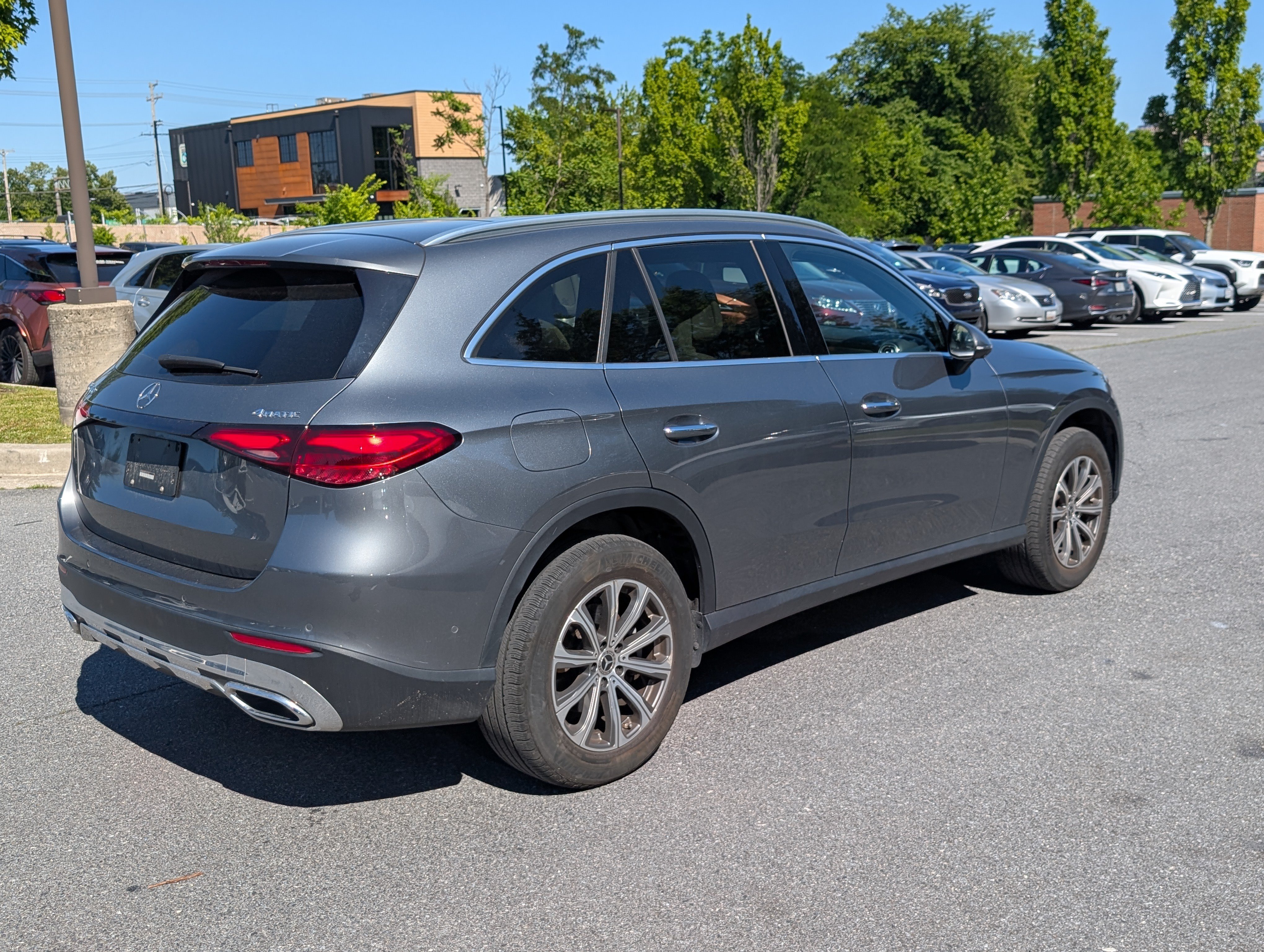 Used 2023 Mercedes-Benz GLC 300 4MATIC image 3