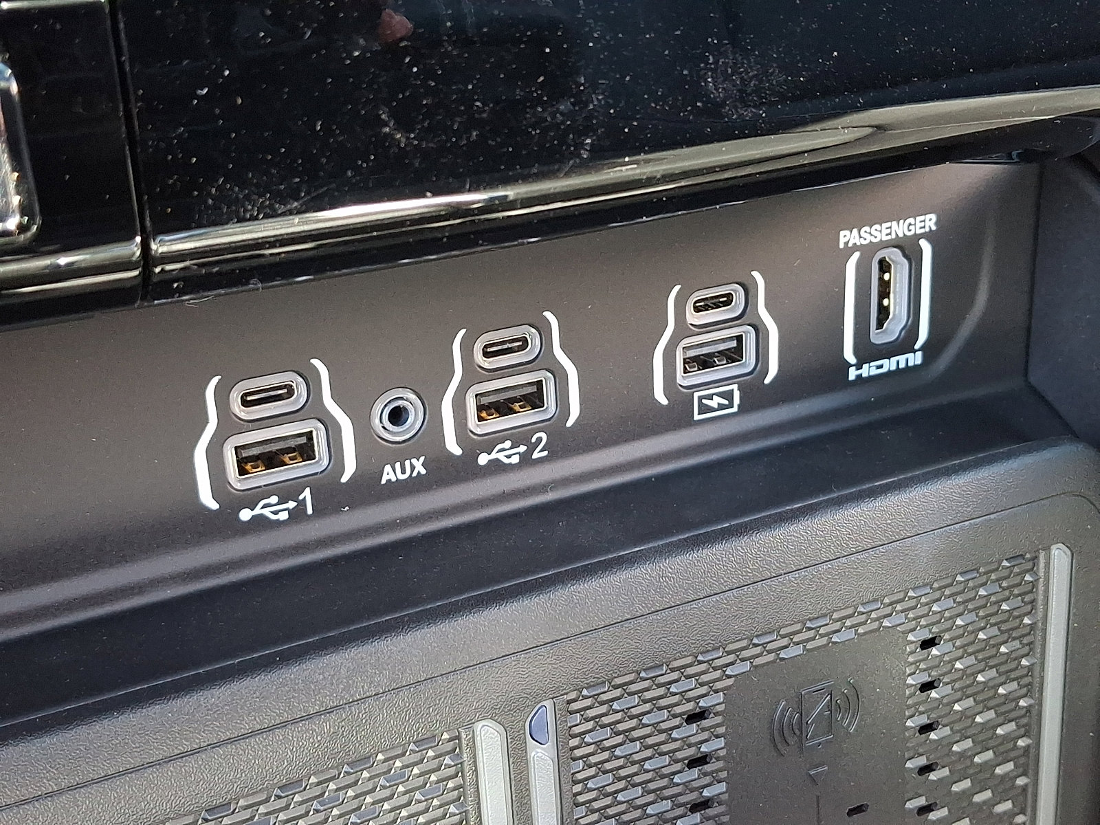 New 2026 RAM 1500 Laramie w/ Night Edition AWD/4WD image 16