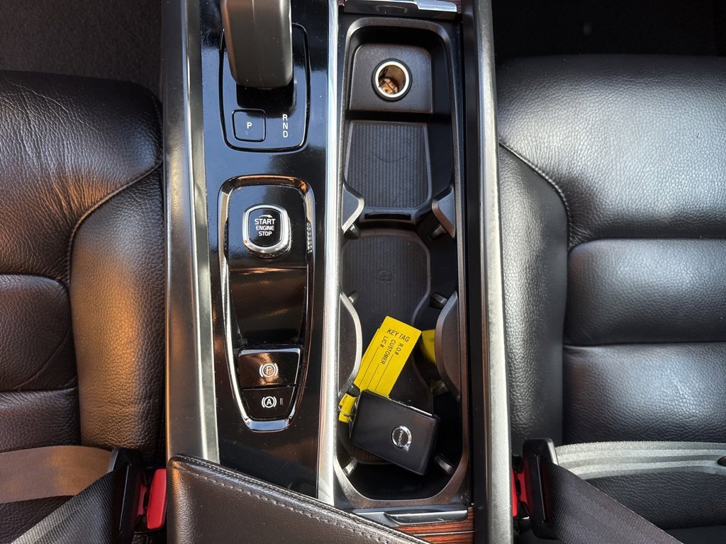 Used 2023 Volvo XC60 B5 Plus image 34