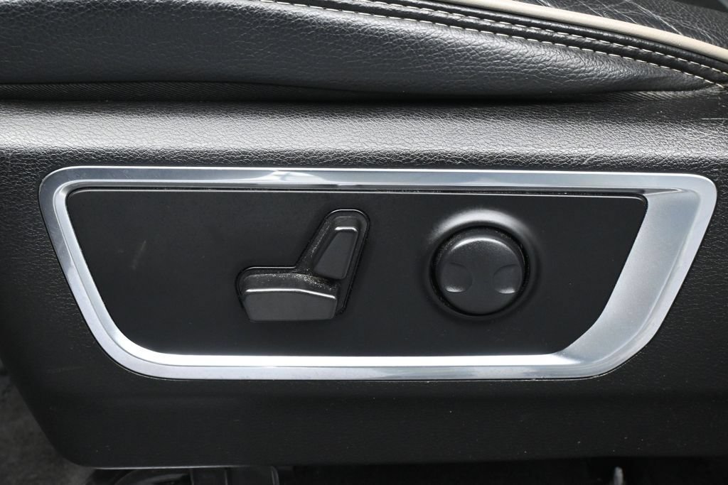 Used 2024 RAM 1500 Laramie RWD image 12