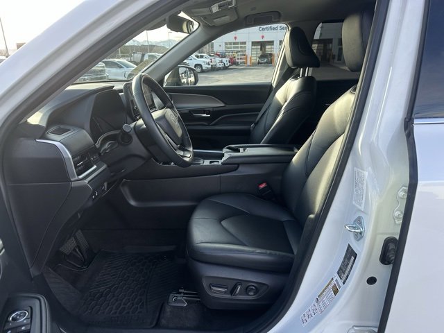 Used 2024 Toyota Grand Highlander XLE image 2