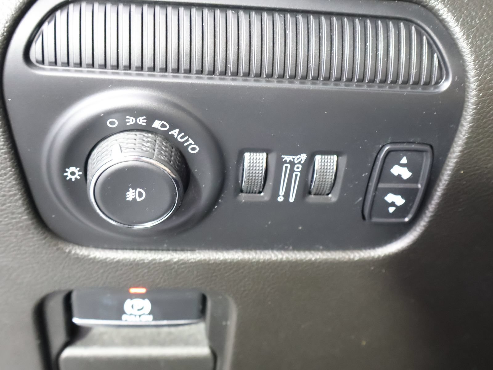 Used 2023 Jeep Wagoneer L Series II AWD/4WD image 31