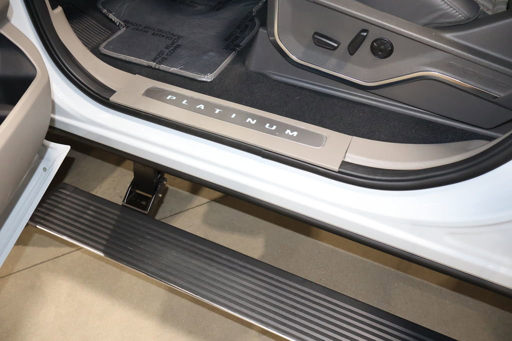 Used 2025 Ford F250 Platinum w/ Platinum Plus Package image 36