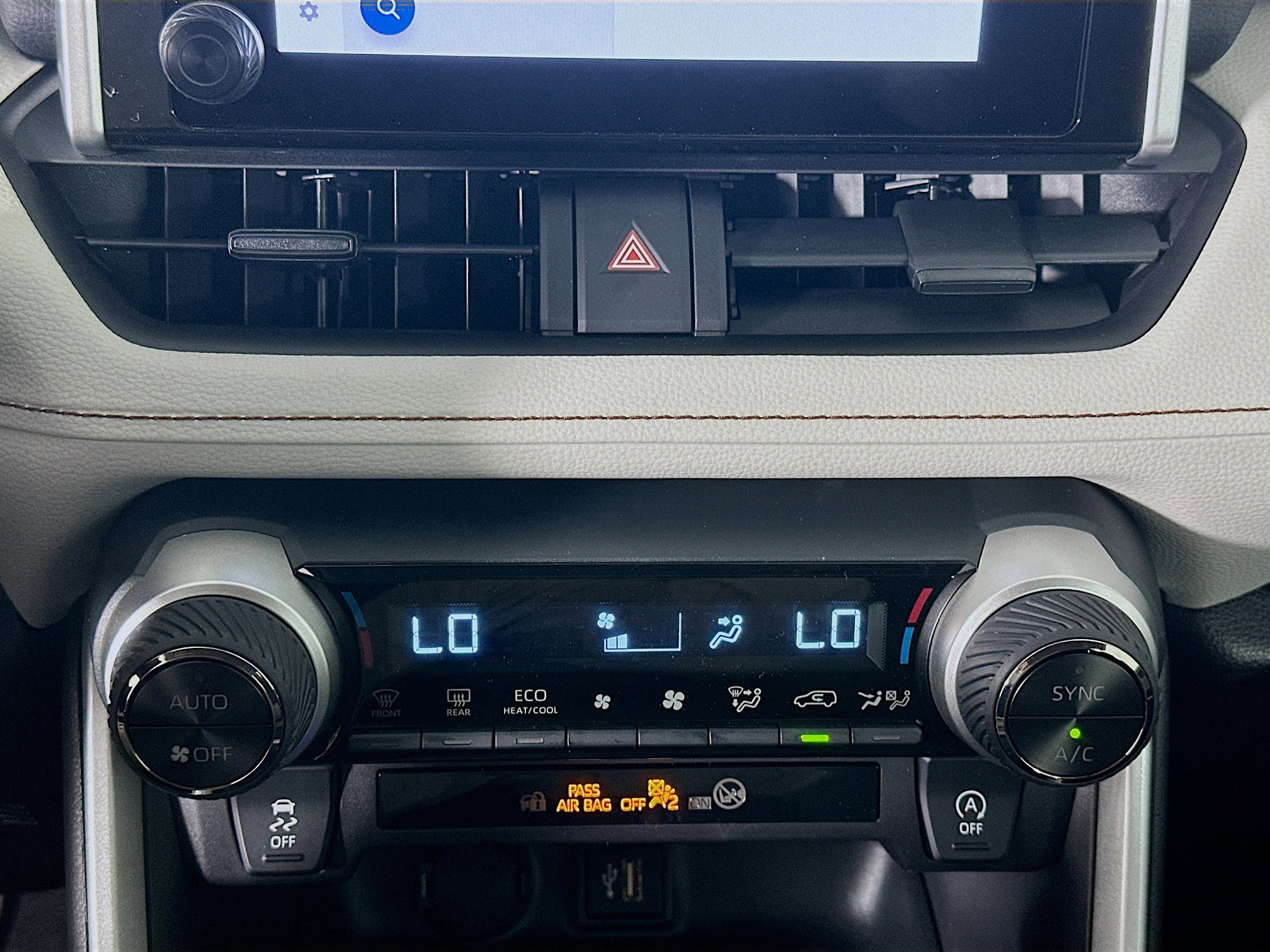 Used 2025 Toyota RAV4 XLE w/ Convenience Package image 24