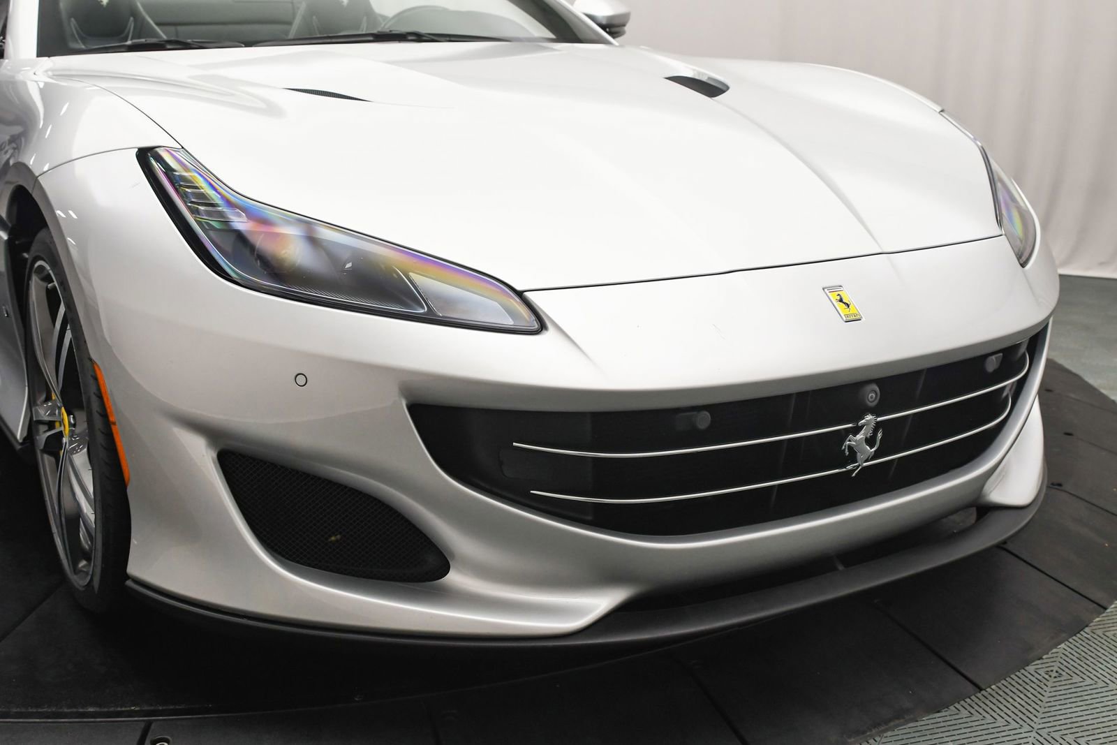 Used 2019 Ferrari Portofino image 27