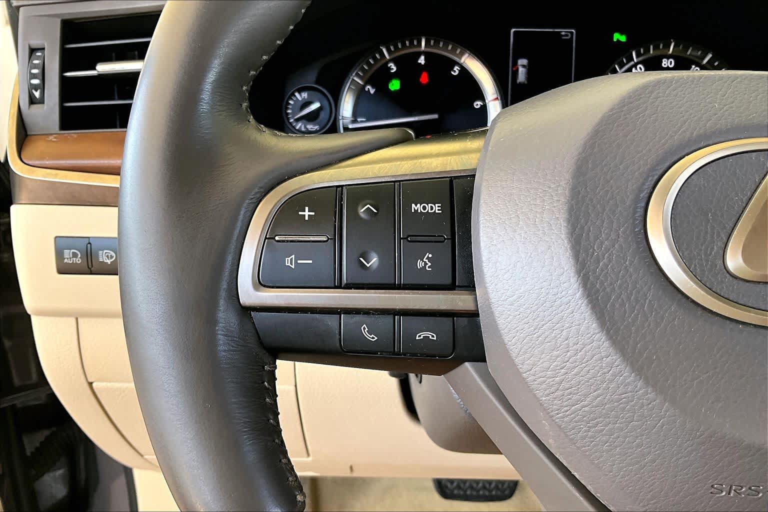 Used 2019 Lexus LX 570 4WD w/ Luxury Package image 21