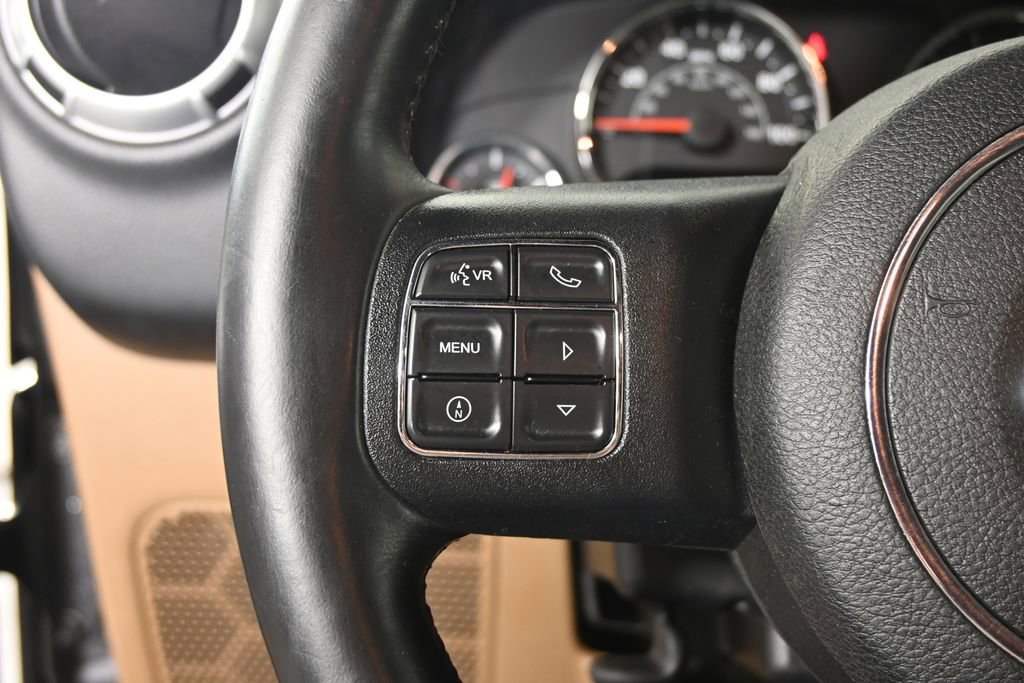 Used 2014 Jeep Wrangler Unlimited Sahara w/ Connectivity Group AWD/4WD image 31