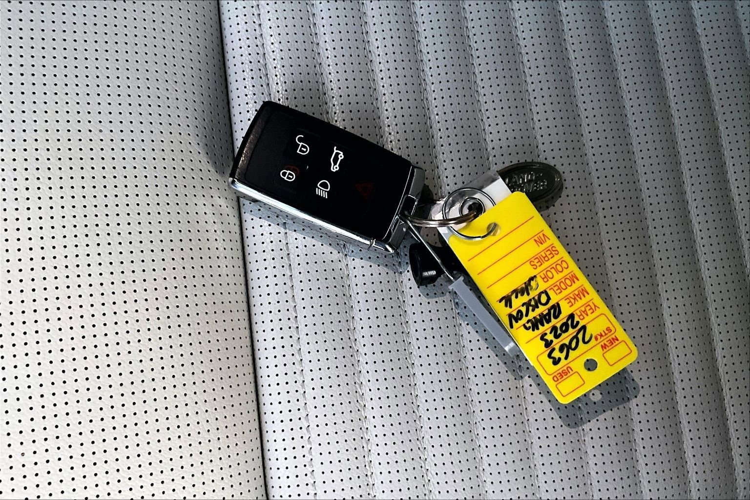 Used 2023 Land Rover Discovery S R-Dynamic image 10