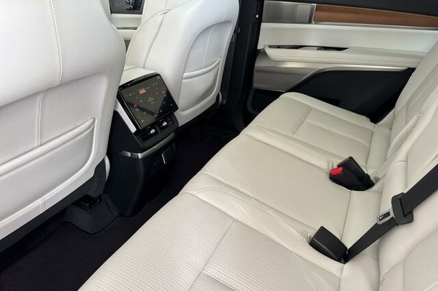 New 2026 Cadillac Vistiq Sport image 12