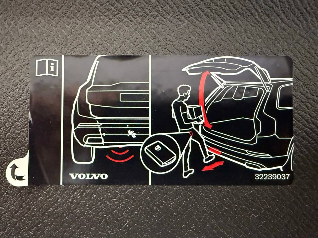 Used 2024 Volvo XC90 T8 Core image 10