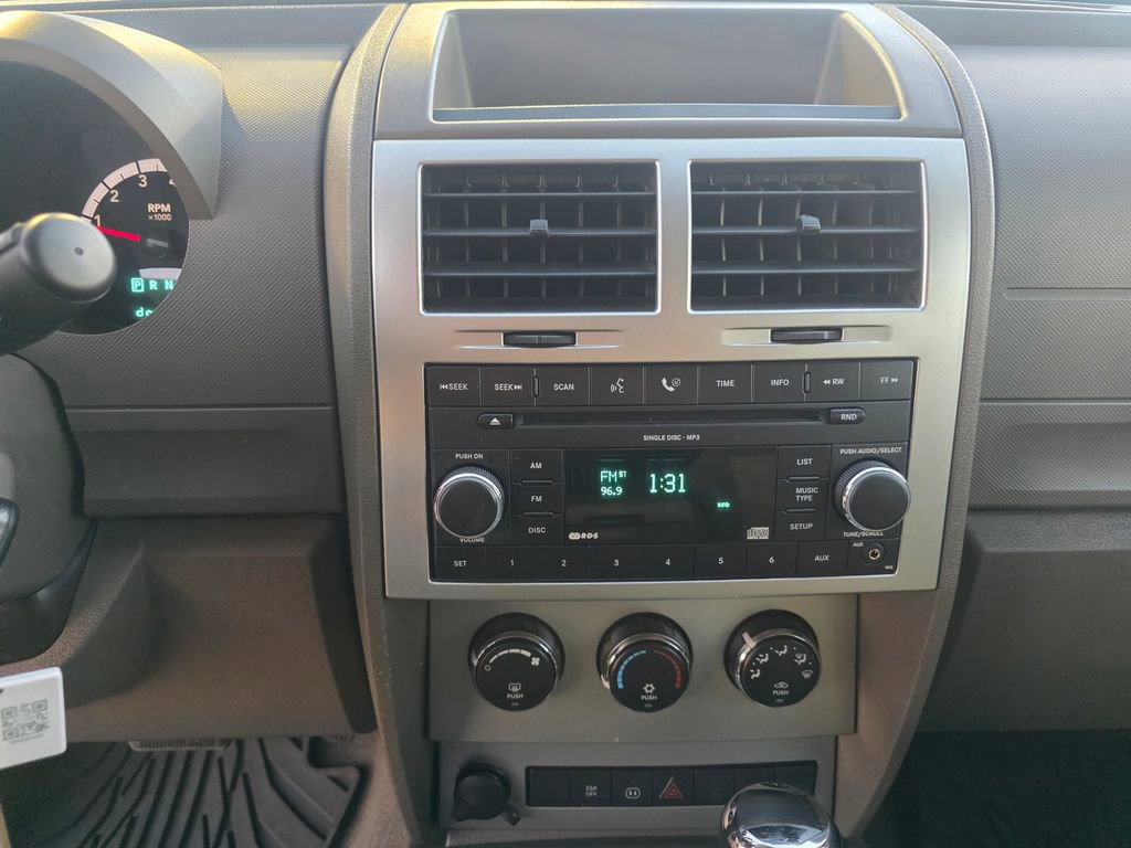 Used 2007 Dodge Nitro SXT image 16