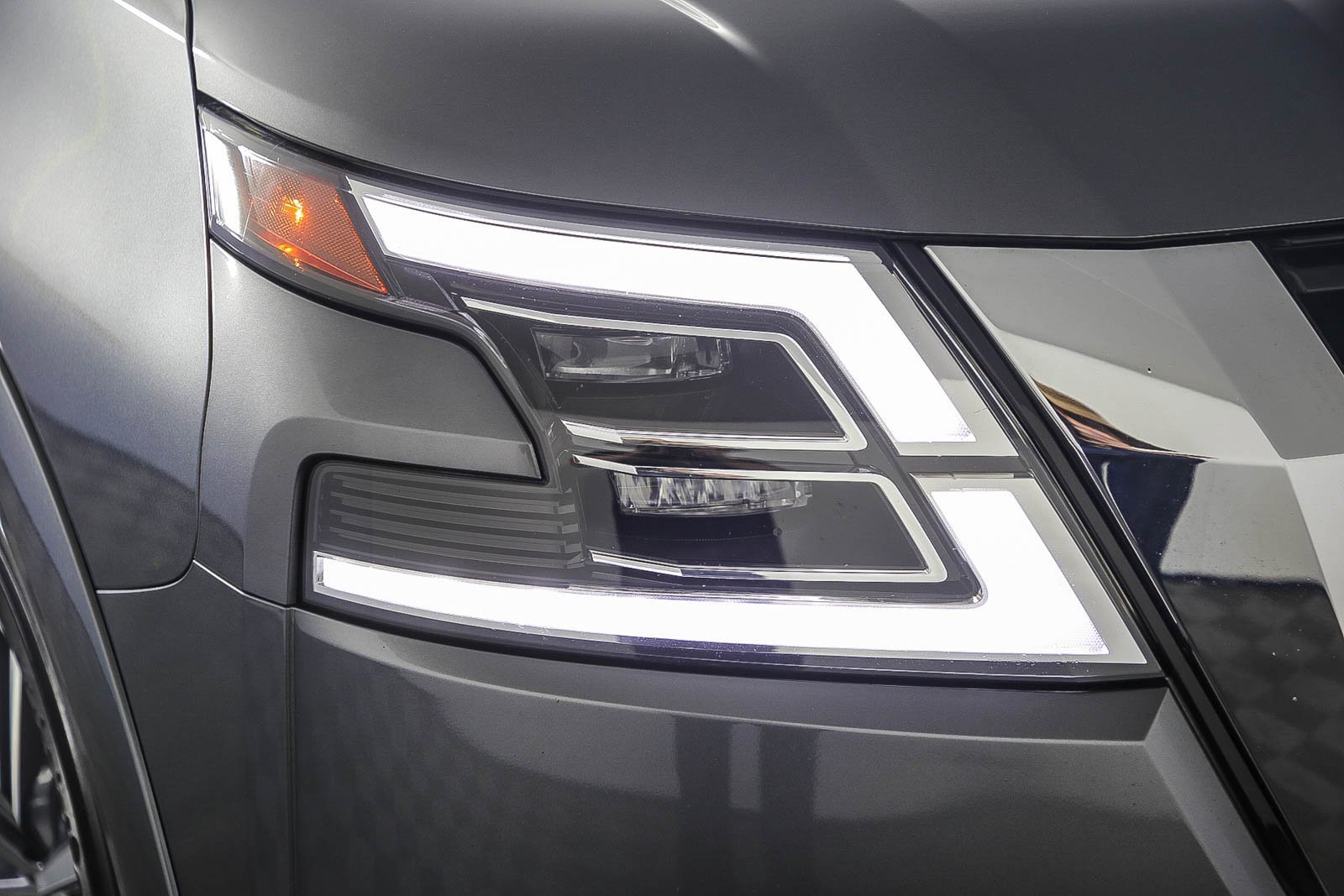 Used 2023 Nissan Armada SL w/ Captain's Chairs Package image 11