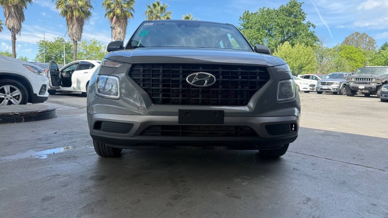 Used 2020 Hyundai Venue SE FWD image 4
