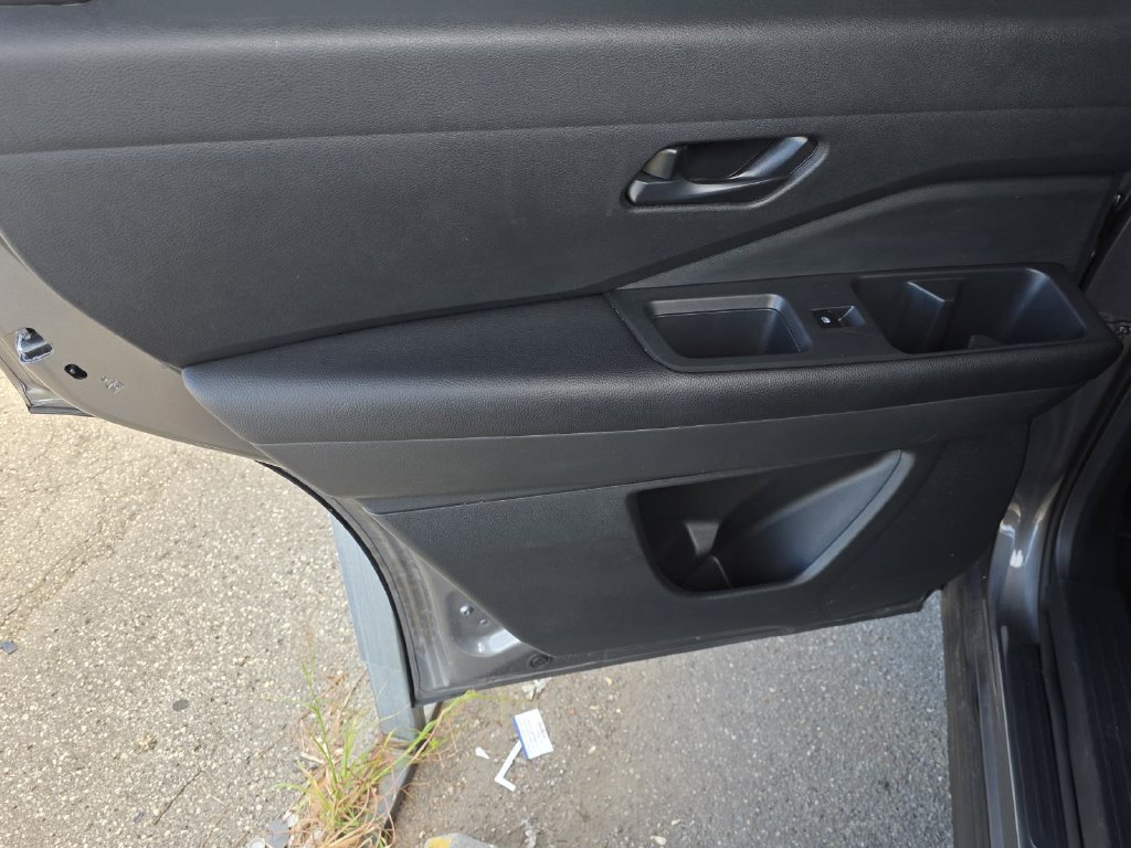 Used 2024 Nissan Pathfinder SV FWD image 29