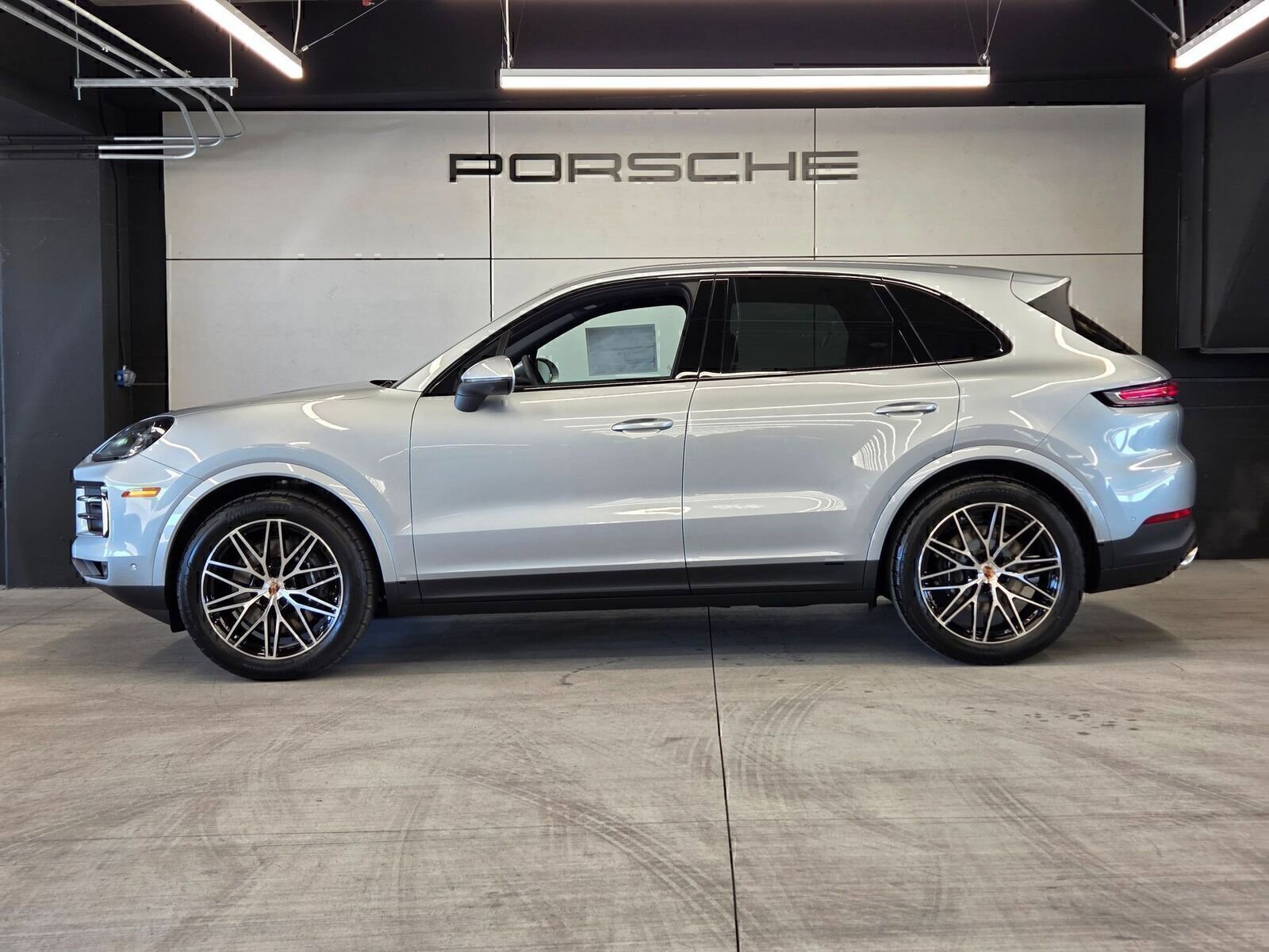 Certified 2026 Porsche Cayenne AWD/4WD image 2